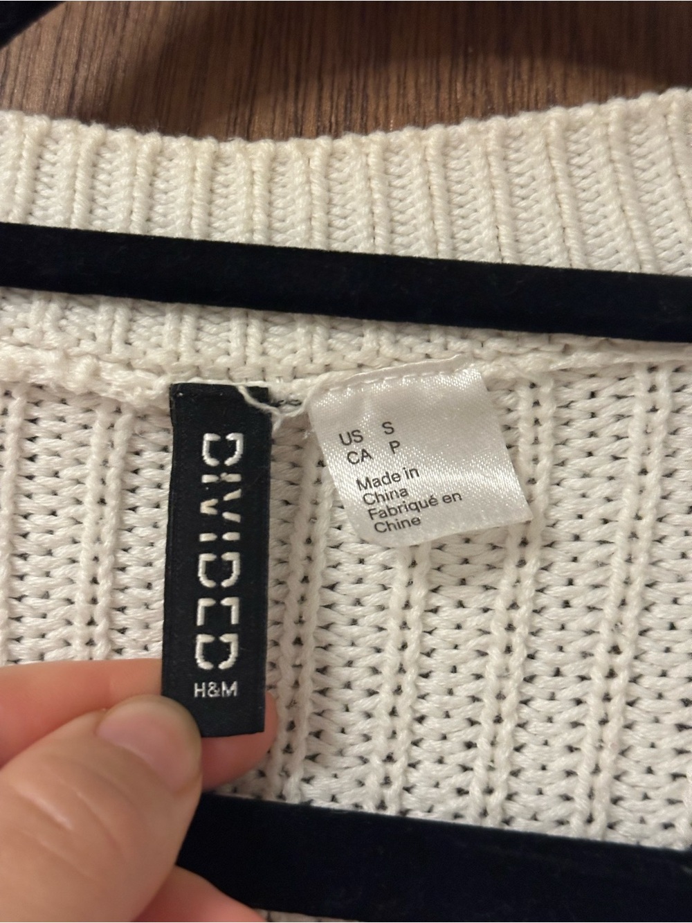 H&M Cream Cropped V-Neck Button Cardigan - Picture 2 of 3
